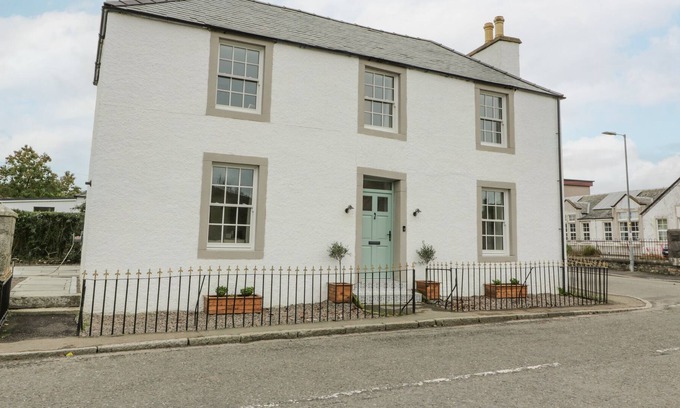 Gatehouse-of-Fleet Maison | FLEETBANK, pet friendly, with hot tub in Gatehouse Of Fleet