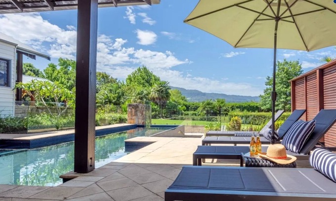 Meroo Meadow Maison | Fletchers Lane Escape – rural resort vibes, sweeping views, pool, tennis court, close to Berry