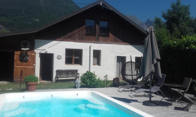 Gilly-sur-Isere Chalet De Ski | fleur de neige