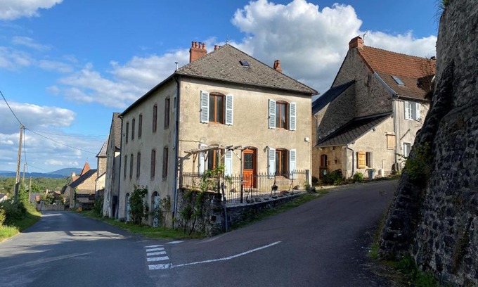 Saint-Leger-sous-Beuvray Appartement | Fleurs au Bourg