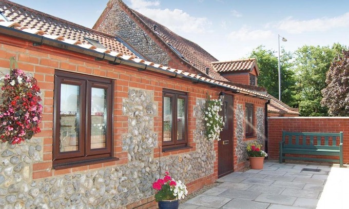 Roughton Maison | Flint Cottage