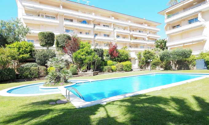 Vallpineda Appartement | Flip Flop Beach Apartment by Hello Homes Sitges