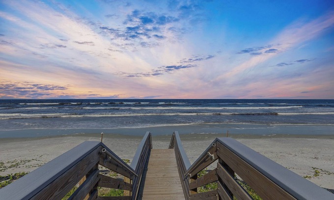 New Smyrna Beach Maison | 🩴Flip Flop South Studio | Pet Friendly + 400 Ft to Beach | Ground Level 1 BR