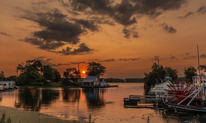 Sabula Cabine | Floating Cottage on the River "Nantucket"