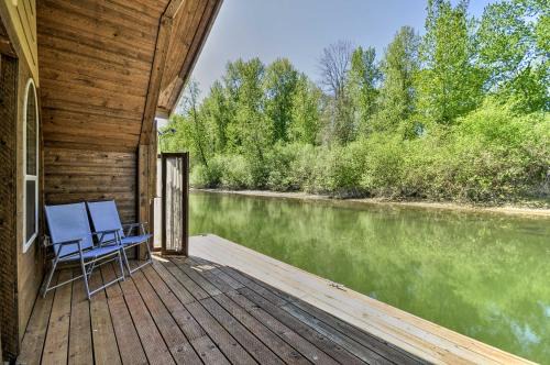 Vancouver Maison | Floating Home on Columbia River with Provided Kayaks