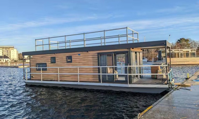 Vastervik Location De Bateaux | Floating house in Västervik