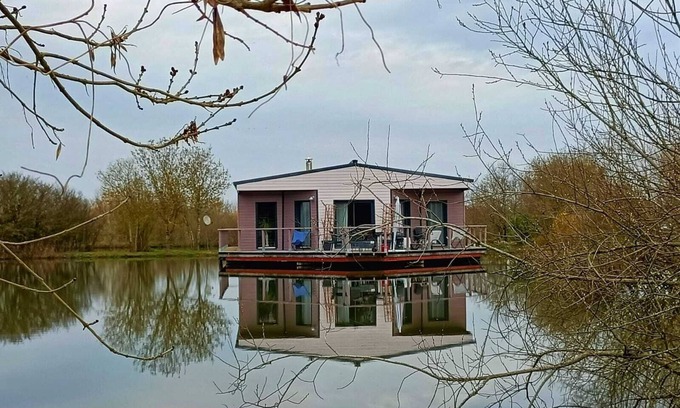 Le Langon Maison | MAISON FLOTTANTE, PISCINE, HAMMAM, SAUNA , BALNEO