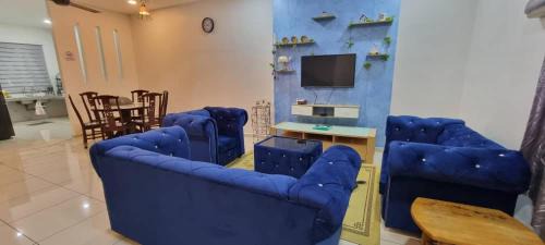 Jenjarom Maison | Flora Homestay Jenjarom, Banting,Telok Panglima Garang