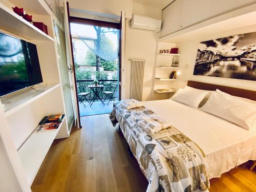 Le Cure Appartement | Florence Libertà apartment with balcony