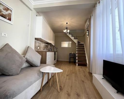 Tirana Appartement | Florents 1-Bd Villa, free parking and garden