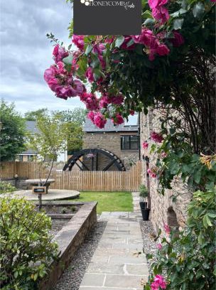 Douglas and Angus Appartement | FLOUR MILL HOUSE at PITKERRO MILL, 4 double bedrooms, TVs, 3 en-suite, separate shower, wc, fully equipped kitchen, games room, large family lounge, private parking, WiFi, private garden and courtyard, long stay rates available through Honeycomb Hosts