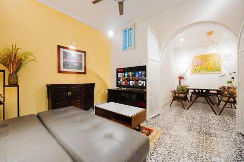 Hai Ba Trung Appartement | Flower Homestay-City Center-Cozy-Entire house-2brs-5beds