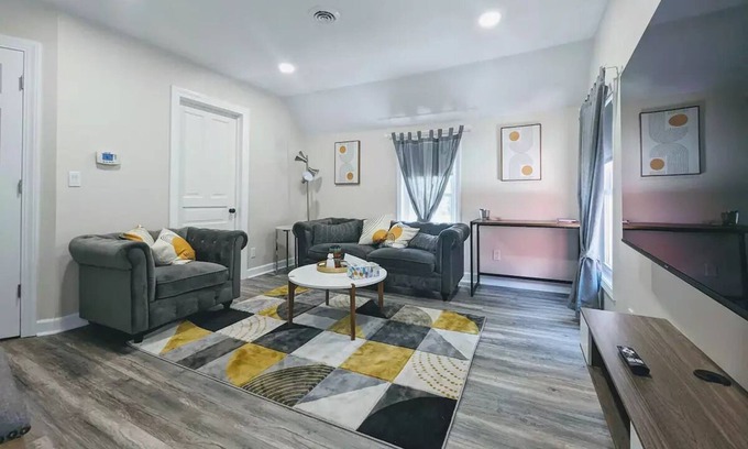 Flushing Appartement | Flushing Centennial Farmhouse,Apt B-Fully stocked