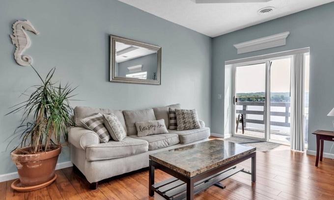 Geneseo Appartement | FLX Retreats Conesus Condos- APT A