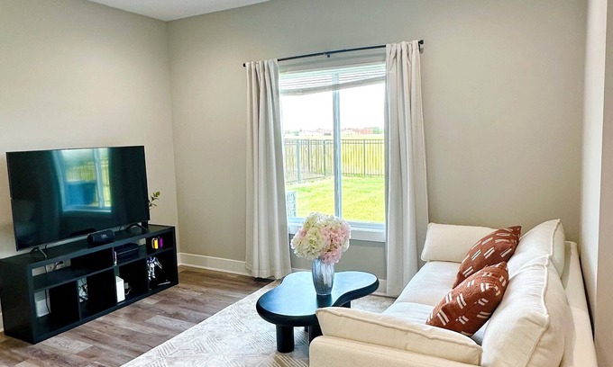 Wichita Maison | Fly In, Stretch Out –near ICT, Genesis, Via Christi St. Terresa