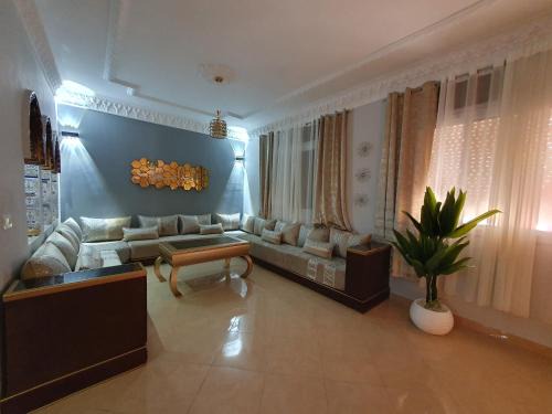 Fnideq Maison | Fnideq Elegant, Familia, Bienestar y mercado