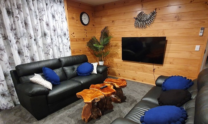 Rotorua Maison | FOLIA DOMUS NZ, New Lockwood with spa bath, ramp & lockup garage near Redwoods