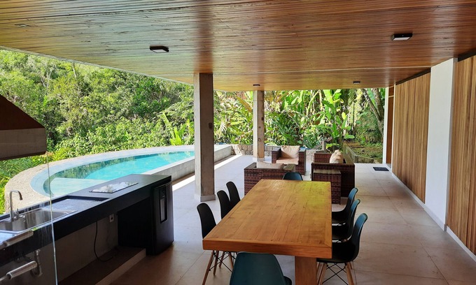 Costa Verde Maison | Pied dans la plage de sable exclusive avec une vue imprenable à côté de Praia Vermelha do Sul