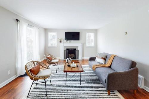 Canton Maison | Football Hall of Fame Hideaway-Cozy and Convenient