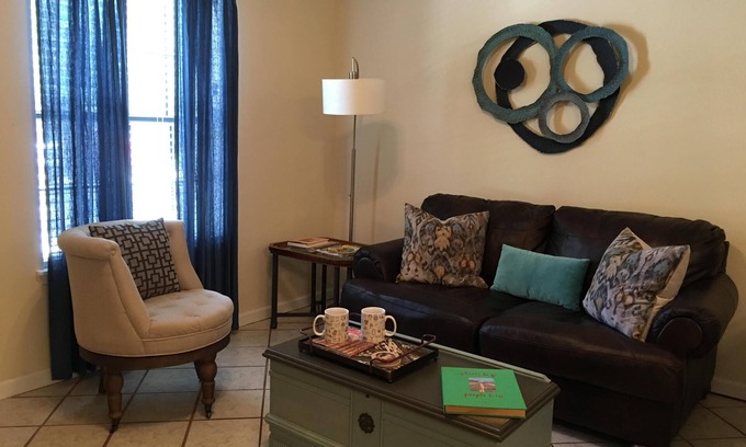 Tallahassee Maison | FOOTBALL / VISITER LES ÉTUDIANTS / EMPLOI / HIGH ROAD 2 MILES TO FSU STADIUM, TV W. HULU, CALME