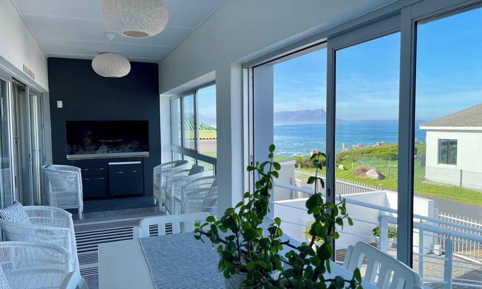 Kleinmond Maison | Footprints in Kleinmond