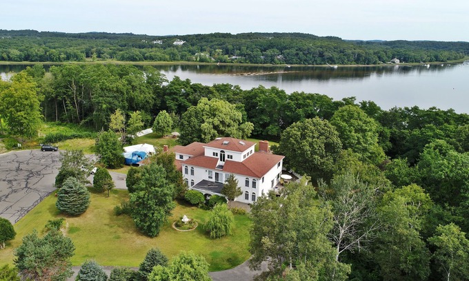 West Newbury Maison | Pour les voyageurs d'affaires et d'agrément. Avant bleu