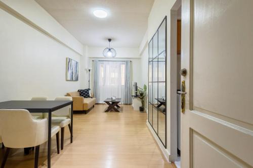 Luzon Appartement | Forbeswood Heights in ForbesTown BGC