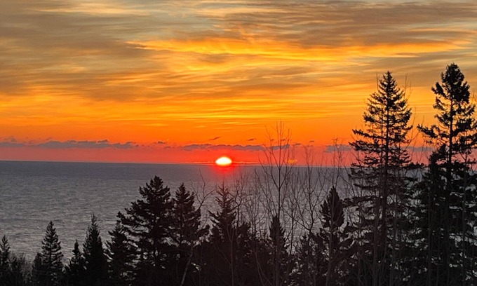 Tofte Appartement | Forest Bathing. Lake Superior Views. Charming 1 bedroom apartment/suite.