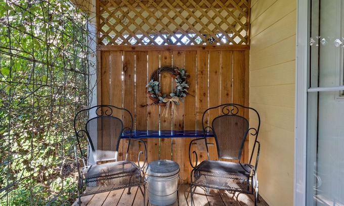 Waco Cottage | Forest Cottage -Shaker-Inspired Tiny House ★★★★★