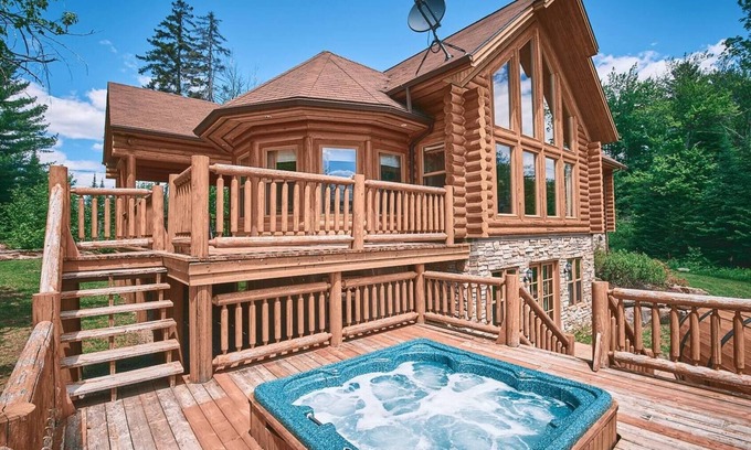 Fiddler Lake Resort Chalet De Ski | Duc #83 - chalet de bois rond avec spa, sauna et piscine privée