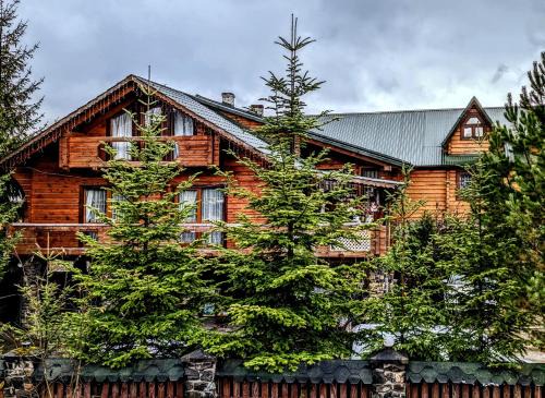 Yasinya Maison | Forest House