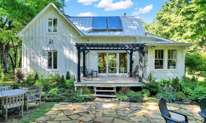 Saint Andrews Maison | Forest Retreat: Poolside Bliss Close to Campus