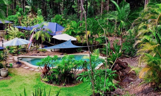 Willow Vale Maison | Cadre forestier, piscine, cabane, grande salle de bain, Netflix / Foxtel / Wifi, lit king size