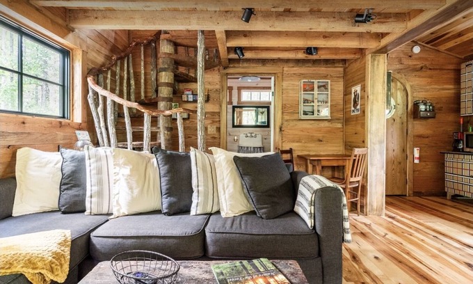 Adairsville Cabine | FoResTree House- Peaceful Luxury Treehouse Hot tub