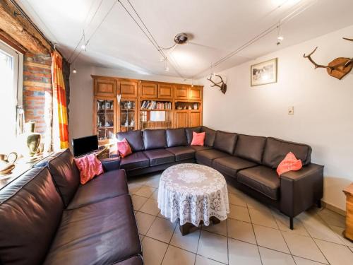 Awenne Maison | Forestside Escape for 15 Guests