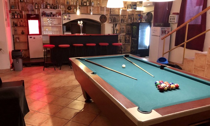 Belso-Ferencvaros Appartement | Pub sous-sol entier3 pour enterrement de vie de jeune fille / garçon