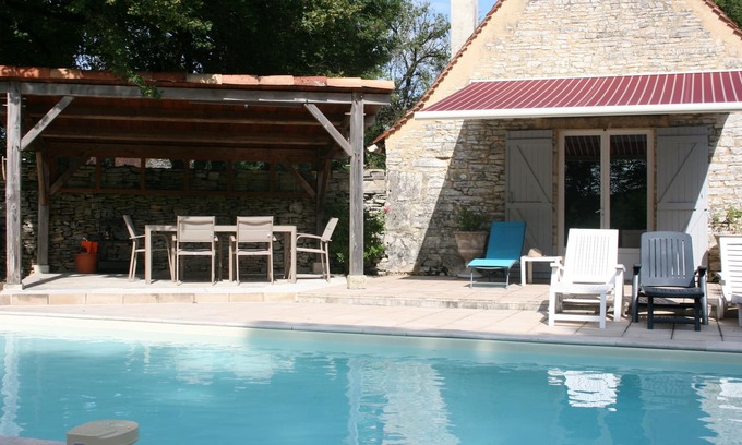 Montgesty Maison | Ancienne bergerie rénovée, au calme,aucune promiscuité, avec piscine chauffée.