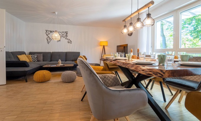 Kelheim Copropriété | formerly. Pastor + basement flat for up to 18 people, garden