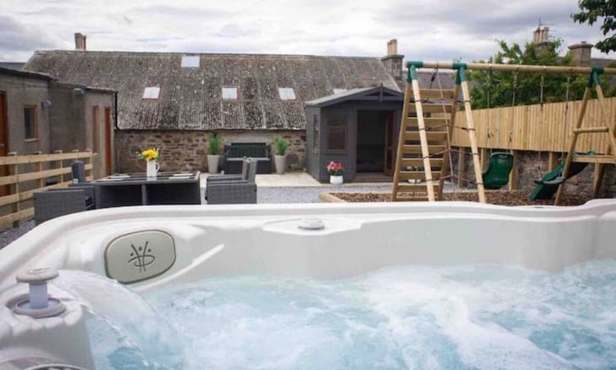 Cullen Maison | Formerly the Crannoch Hotel, this wonderful property can sleep up to 18