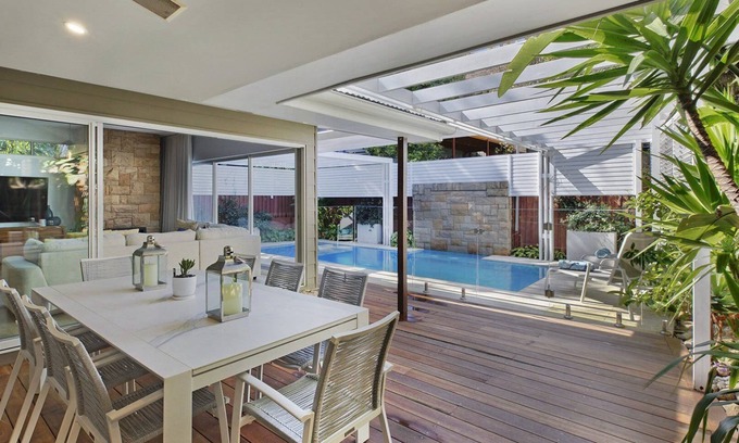 Forresters Beach Maison | FORRESTERS RETREAT | Pool, close to beach, Wi-Fi | Accom Holidays