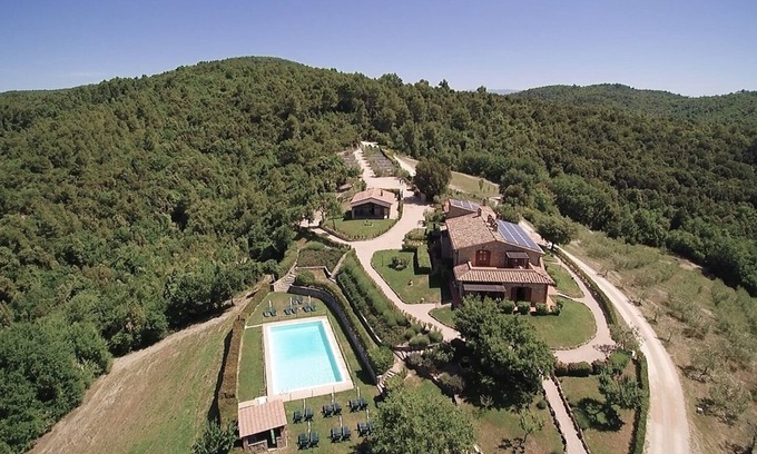 Gualdo Cattaneo Appartement | Forte Sorgnano | Farmhouse with pool