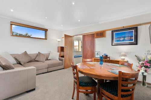 Lindisfarne Maison | Forty South Cottage - A Secluded Waterside Getaway