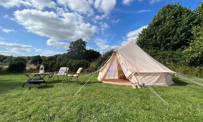Moreton-in-Marsh Location De VR | Fossewold Camping Bell Tent 4 of 4