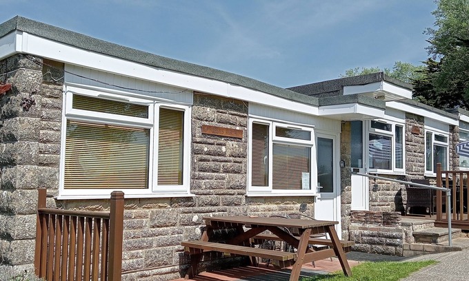 Sandown Chalet De Ski | Fossils Reach: Comfy, dog friendly, and with superfast broadband