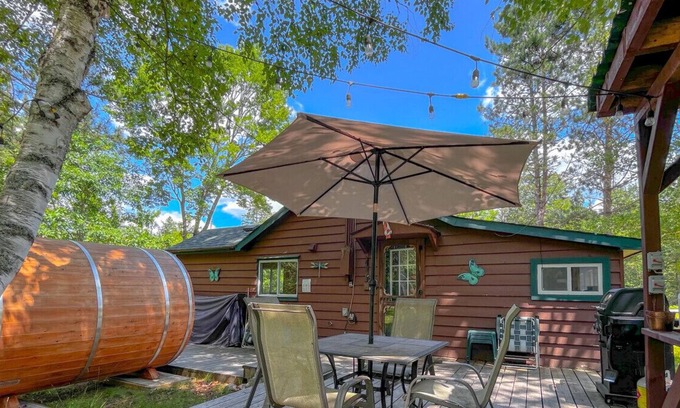 Carlow/Mayo Cabine | Fosters Lake Rustic Cabin w Volleyball Court