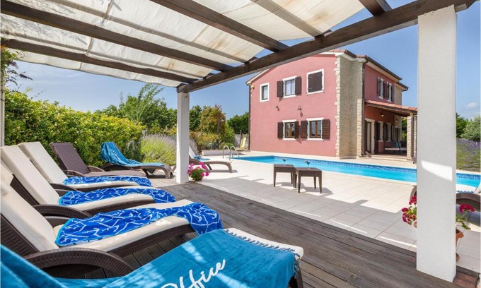 Stokovci Maison | Four-Bedroom Holiday home Bijazici with an Outdoor Swimming Pool 08