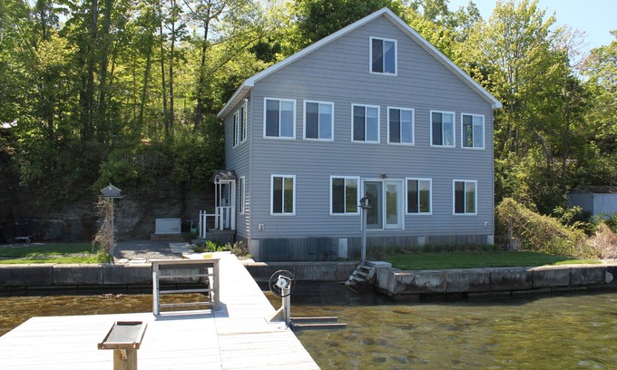 Watkins Glen Maison | Quatre chambres à domicile à droite sur le lac Seneca