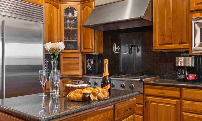 Little Elm Maison | Lake front House8-Beds Pool, Koi, Fire Pit, Indoor Hot Tub
