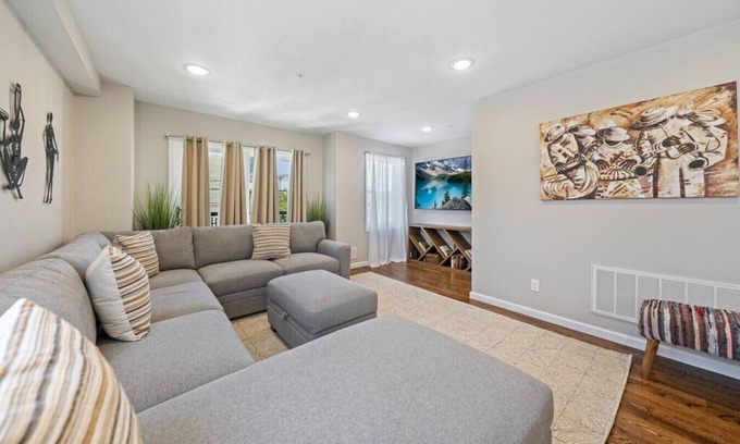 Newark Maison | The Bennett I African Oasis