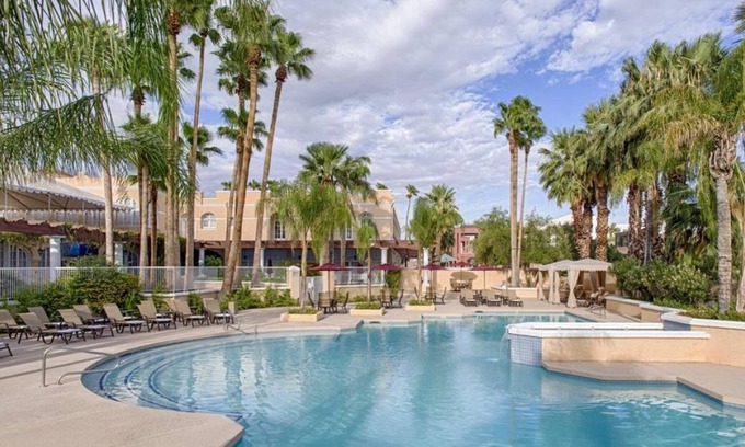 Downtown Station Balnéaire | Four Convenient Family Units, Pool and Gym